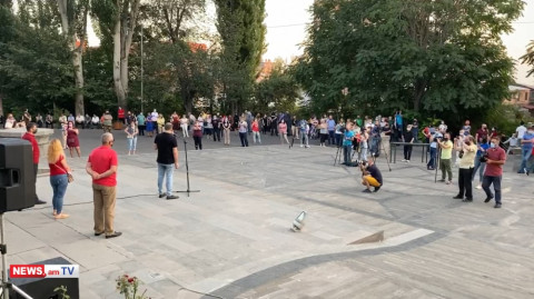 Ռեֆորմիստները Մատենադարանի հարակից տարածքում հանրահավաք են անում