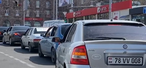 ՌԴ մեկնել ցանկացողների ավտոերթը՝ Երեւանի կենտրոնում