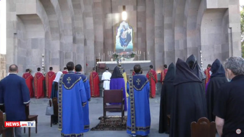 Խաչվերացի տոնին նվիրված պատարագ Սուրբ Էջմիածնում