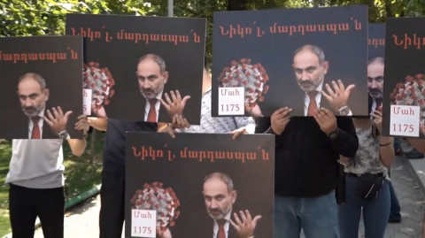 Ռոբերտ Քոչարյանի աջակիցները Շենգավիթի դատարանի դիմաց են