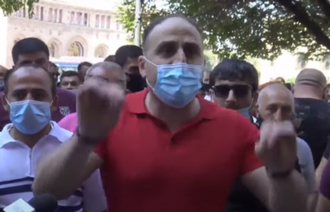ՊԵԿ–ն ամբողջ ժողովրդին հանել է իշխանության դեմ. առեւտրականները Կառավարության դիմաց են