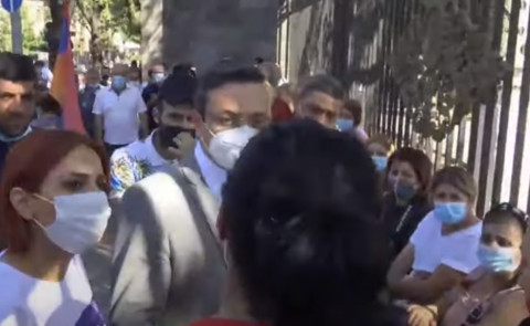«Մի կողմ քաշվեք». ցուցարարը՝ Գորգիսյանին