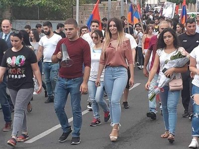 ԲՀԿ–ական երիտասարդները ԿԳՄՍՆ–ի դիմաց պահանջում են Արայիկ Հարությունյանի հրաժարականը