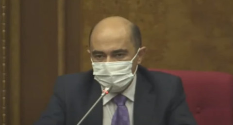 Կարո՞ղ է մրցույթ հայտարարեք ու երկար տարիներ աշխատածներին դուրս թողնեք. Մարուքյանը՝ փոխնախարարին