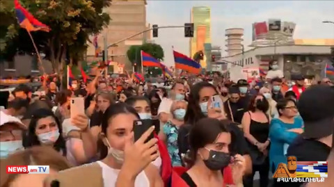 Լոս Անջելեսում հայերը 2-րդ օրն է՝ շարունակում են բողոքի ակցիան CNN-ի դիմաց
