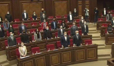 ԱԺ նիստը մեկնարկեց լռության րոպեով