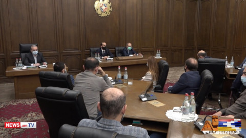 Փաշինյանն ԱԺ-ում փակ հանդիպում է ունեցել պատգամավորների հետ