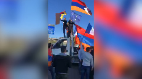 Ֆրանսիայի հայերը կրկին ճանապարհ են փակել