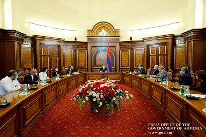 Փաշինյանը կրկին հանդիպում է արտախորհրդարանական ուժերի հետ