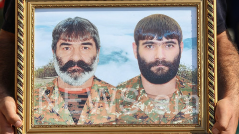 Մենք ձեր կողքին ենք. Ռուստամ Գասպարյանին և որդուն հողին հանձնեցին Ջանֆիդայում