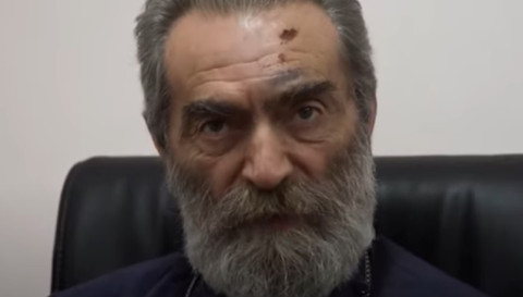 Առավոտից երեկո խփում են, բայց երկաթի պես կանգնած են մեր տղաները. Պարգեւ սրբազան