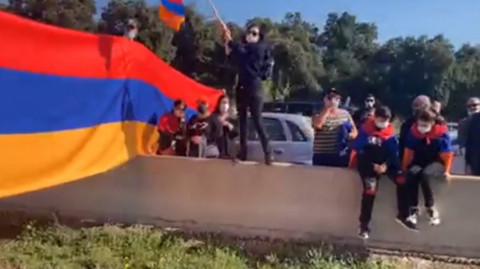 Հայերը փակել են Իսպանիա - Ֆրանսիա մայրուղին