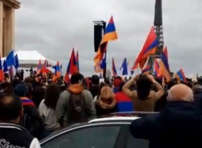 French-Armenians hold large protest near Eiffel Tower