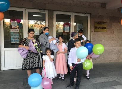 Երևանում 8–րդ երեխային լույս աշխարհ բերած մարտակերտցի կինը դուրս գրվեց հիվանդանոցից