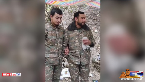 Զինվորն ասմունքում է առաջնագծում