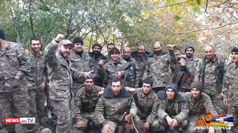 Երգում են առաջնագծի զինվորները