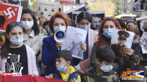 Արցախցի կանանց եւ երեխաների բողոքի ակցիան Երեւանում Ռուսաստանի դեսպանատան դիմաց