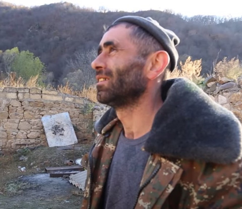Որոշել են, պիտի անենք. Քարվաճառցի ընտանիքը քանդում է իր նորակառույց տունը