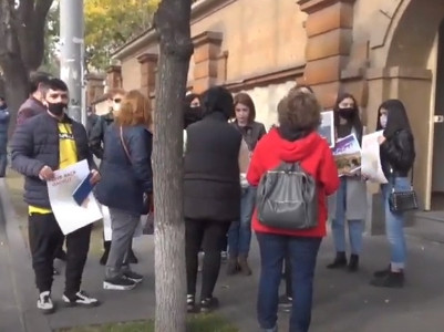 Հադրութցիների բողոքի ակցիան՝ Բաղրամյան 26-ի դիմաց