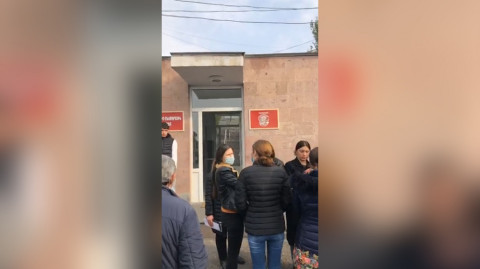 40 օր ա՝ մեր երեխեքին ենք փնտրում. անհետ կորած զինծառայողների հարազատների ակցիան