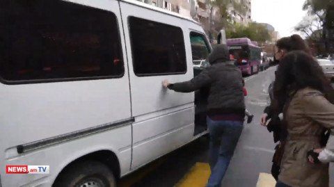 Ճանապարհ փակող աղջկան վրաերթի ենթարկեցին