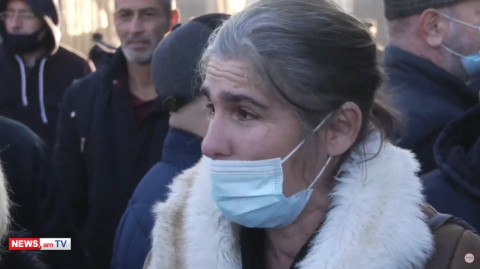 «Արայիկ Հարությունյան, երեխուս գտի, տուր». արցախցի կինը՝ ՊՆ-ի դիմաց