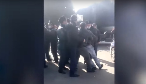 «Դավաճանին եք պաշտպանո՞ւմ, արա». Իջեւանում բերման են ենթարկվում Փաշինյանի հրաժարականը պահանջողները