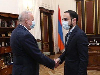 «Բոլորը բոլորի դիմաց». Ավինյանը Ռուսաստանի դեսպանի հետ քննարկել է գերիների փոխանակման գործընթացը