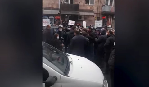 Մի պատասխանեք. սադրանք՝ Ապարանում խաղաղ անհնազանդության բողոքի ակցիայի ժամանակ