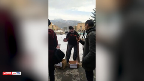 Վանաձորցիները Փաշինյանի պատկերով խրտվիլակ էին բերել Լոռու մարզպետարանի մոտ