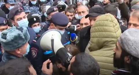 Փաշինյանը Կառավարության շենքն ավելի լավ է պաշտպանում, քան Քարվաճառն ու Շուշին. ակցիայի մասնակից