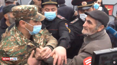 Իմ երեխիս դու ես տարել, գնա, բեր, տուր ինձ. անհետ կորած զինծառայողի ծնողը հունից դուրս եկավ