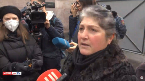 Ո՞վ ա տեսել՝ առանց զրահաբաճկոնի, սաղավարտի, մի ավտոմատով գնաս թուրքի դեմ կռիվ տաս. անհետ կորածի մայր