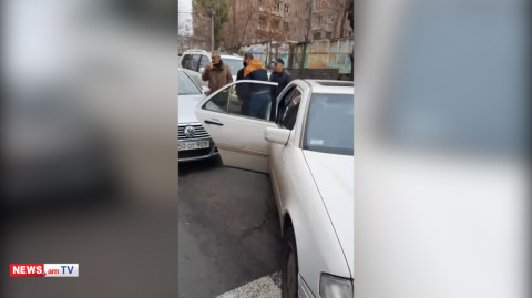 Քաղաքացիները փակել են Դավիթ Անհաղթ-Ուլնեցի խաչմերուկը