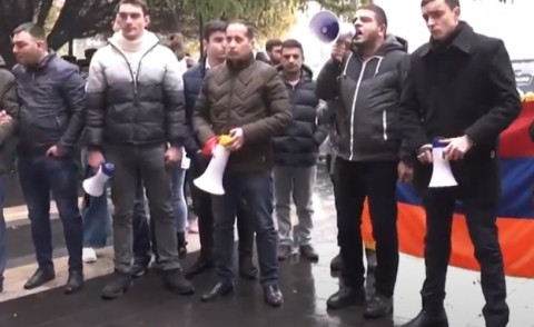 Երիտասարդների բողոքի ակցիան Կառավարության դիմաց