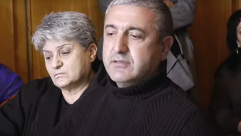 Փաշինյանին պետք է շղթաներով դուրս բերեն կառավարությունից վզակոթին տալով. զոհված սպայի հայր