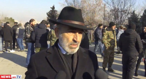 Հավաքված ենք, որ թույլ չտանք համար մեկ դավաճանի մուտքը սրբության սրբոց. Աշոտ Մինասյանը Եռաբլուրում է