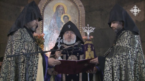 Թող այլևս սուգն ու տխրությունը չմթագնեն մեր ազգային կյանքը. կաթողիկոսը հոգեհանգստյան կարգ է մատուցել