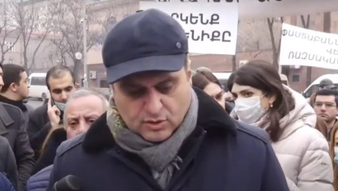 Փաստաբանները երթով հասան ԱԺ. նրանք դիմեցին պատգամավոր դարձած փաստաբաններին