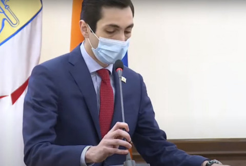 Շուկայում չեք, ձեզ հարիր պահեք, ուզում եք՝ տաբլետկաներ խմեք․ Մարությանը եւ Խաժակյանը վիճեցին