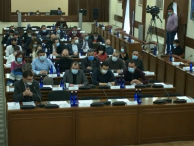 Երեւանի ավագանու նիստը շարունակվում է