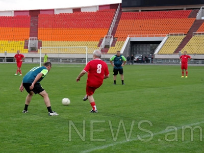 Երբ ֆուտբոլ են խաղում պատգամավորներն ու լրագրողները