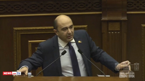 Լավ կանեք՝ մանդատը վայր դնեք. վիճաբանություն Էդմոն Մարուքյանի եւ Արմեն Խաչատրյանի միջեւ