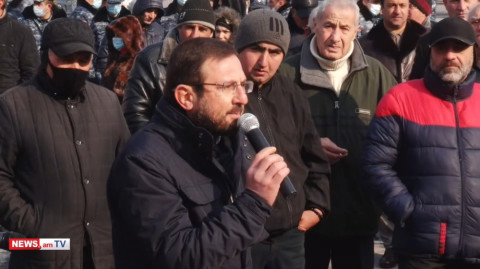 Խուլիգանն այն պատգամավորներն են, որոնք շարունակում են մնալ շիշ բռնող ու ստրուկ. Գեղամ Մանուկյան