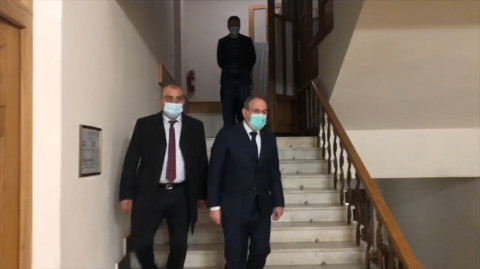 Նիկոլ Փաշինյանն ԱԺ–ում է. նա հրաժարվեց որեւէ հարցի պատասխանել