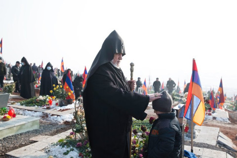 Հունվարի 1-ին առավոտյան Գարեգին Բ-ն այցելել է «Եռաբլուր»