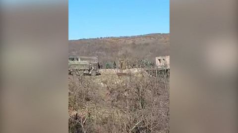 Տես, Փաշինյան Նիկոլ, քո համար եմ նկարում. շուռնուխցին իր տան պատուհանից նկարել է ադրբեջանական պոստը