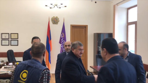 Գագիկ Ջհանգիրյանը հանդիպում է «Լուսավոր Հայաստան» խմբակցության հետ