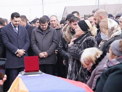 «Անձամբ իմ որդին պարտված չէ». տեղի ունեցավ Արցախի հերոս Հակոբ Հարությունյանի հուղարկավորությանը