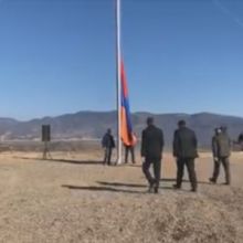Ճակատեն գյուղի մոտ 30մ բարձրությամբ հայկական եռագույնը բարձրացվեց